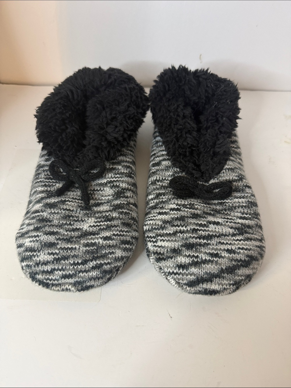 Womens Cozy Knit Slipper Shoes - Black & Gray